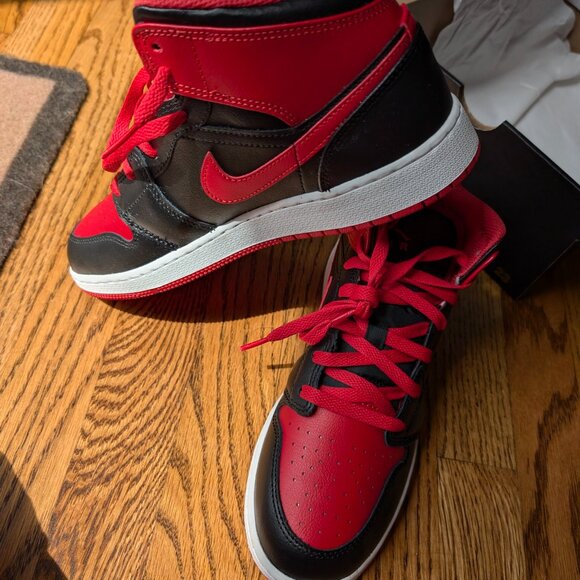 Air Jordan 1 Mid (Y7) NEW
